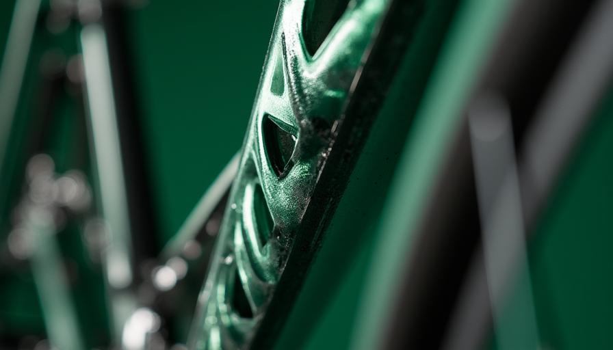 職人の手による美しい自転車のディテール